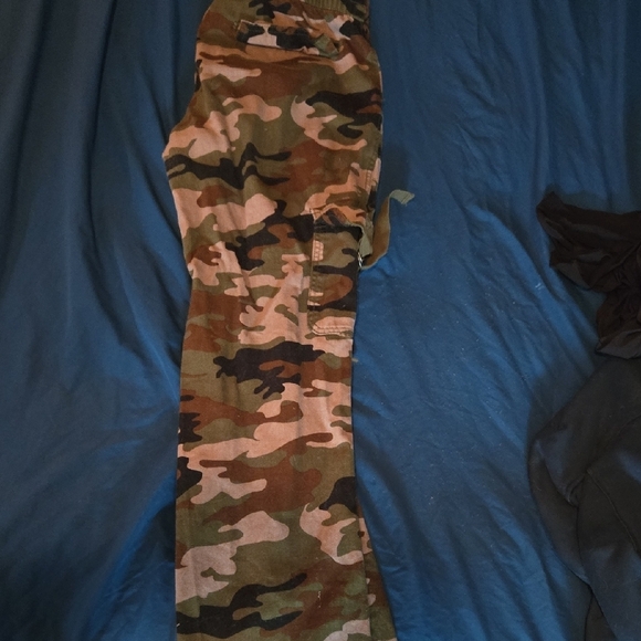 Tinseltown Camouflage Cargo Pants - Picture 3 of 4
